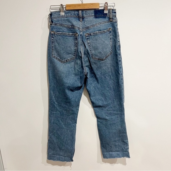 Abercrombie & Fitch Ultra High Rise Ankle Straight Jean - Picture 4 of 6